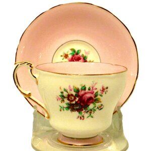 Antique/Vtg Paragon Pink roses,deep reds,white & greenery teacup & saucer by App